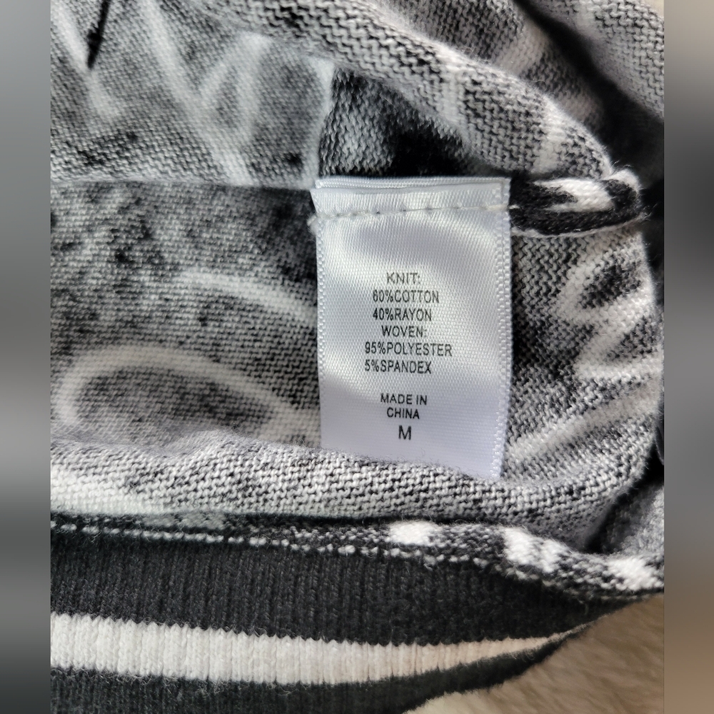 7th Avenue | Cute Black/White Script 3/4 Sleeve Knit Cardigan (SIZE M) - Picture 5 of 13